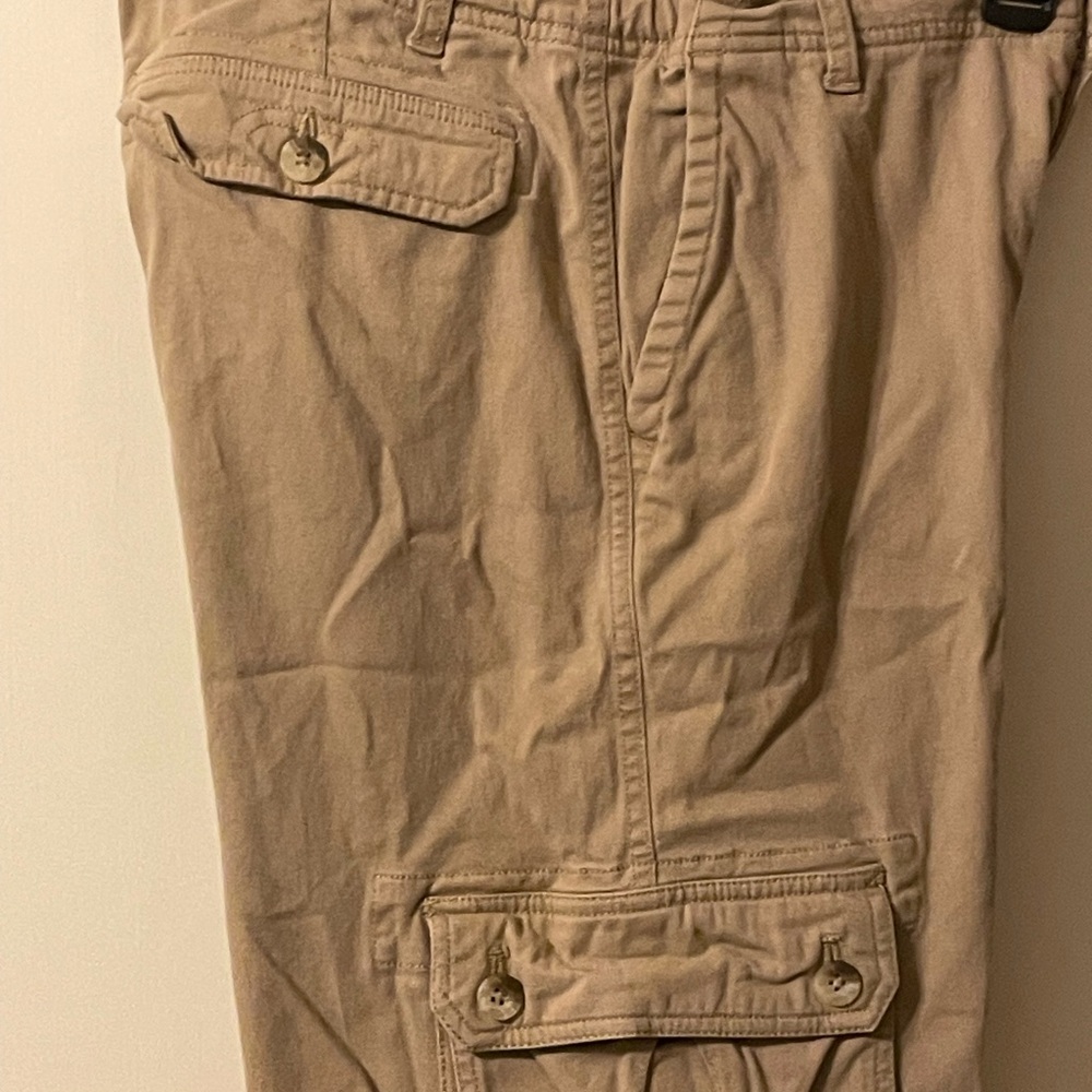💙Boys Cargo Shorts. Size 18. Khaki. Great Condition. Clean‼️Final Price ❣️ - Picture 3 of 6